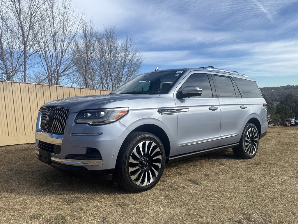 Certified 2024 Lincoln Navigator Black Label image 3