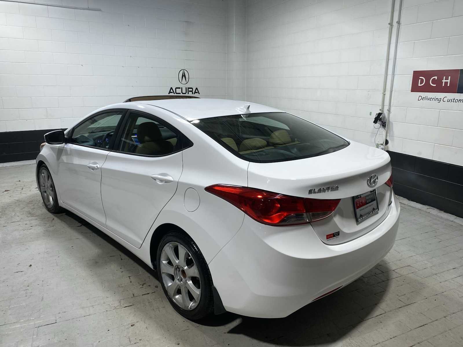 Used 2013 Hyundai Elantra Limited w/ Technology Pkg image 4
