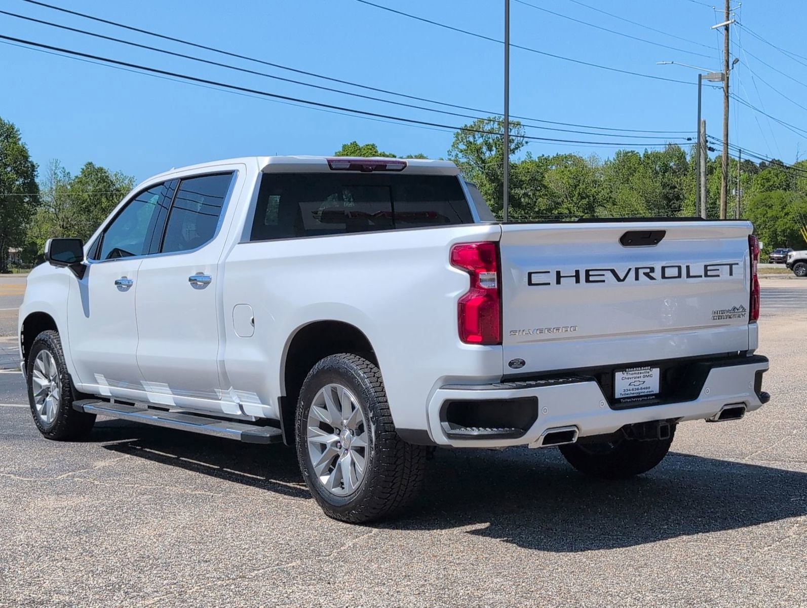 Used 2021 Chevrolet Silverado 1500 High Country w/ Technology Package image 3