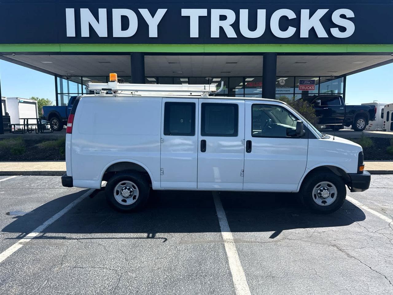Used 2011 Chevrolet Express 2500 RWD image 1