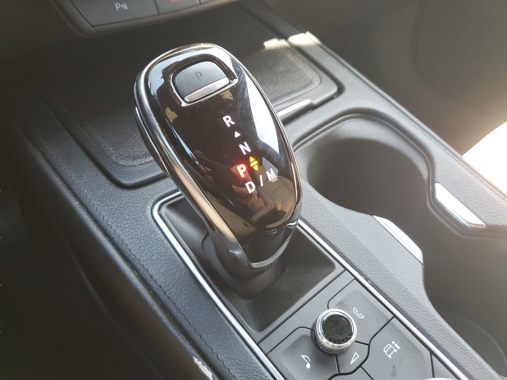 Used 2025 Cadillac XT4 Premium Luxury image 26