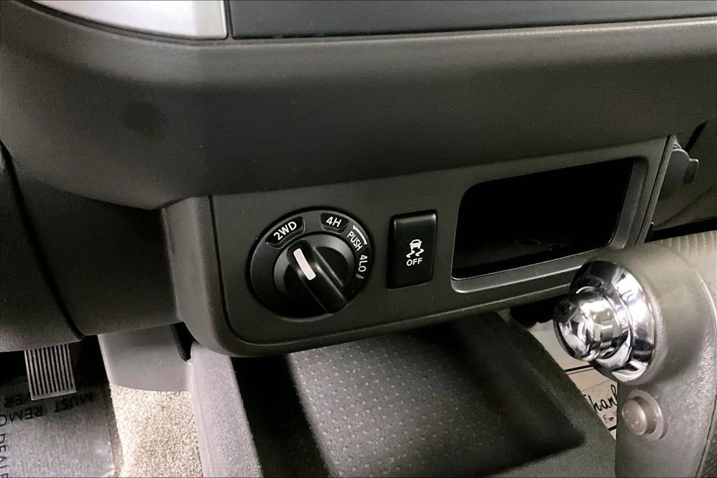 Used 2015 Nissan Xterra S image 34