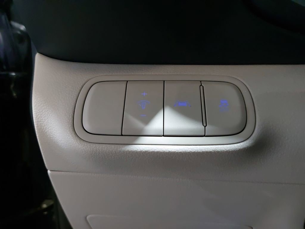 Used 2022 Hyundai Venue Limited FWD image 25