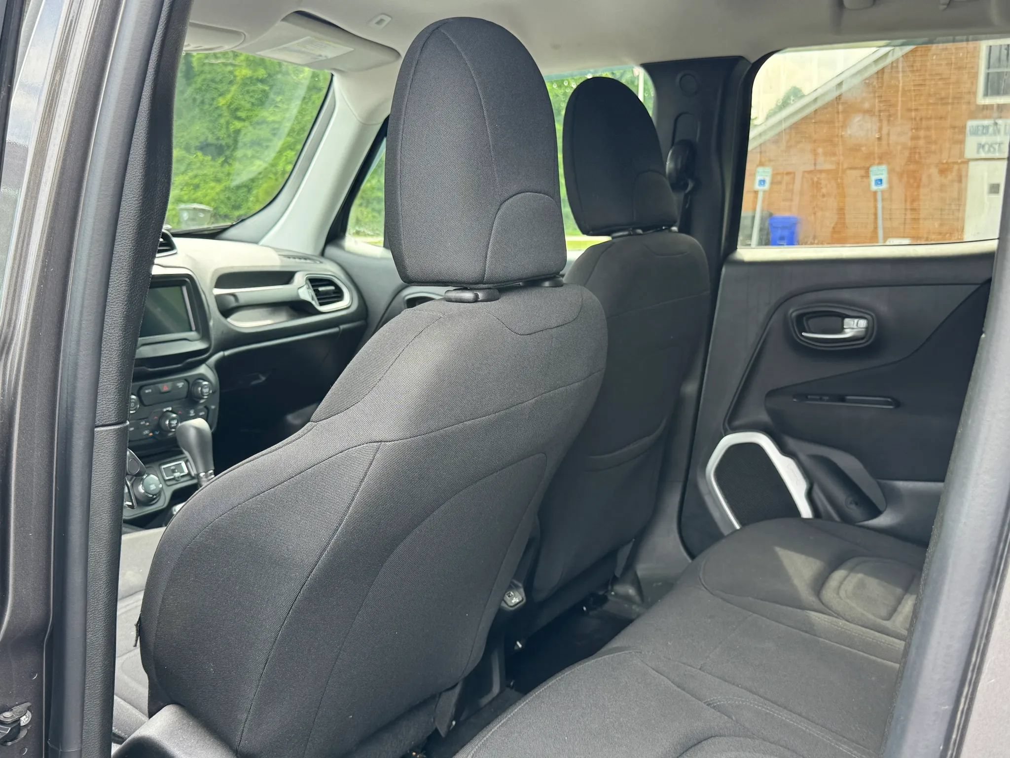 Used 2018 Jeep Renegade Latitude w/ Cold Weather Group AWD/4WD image 17