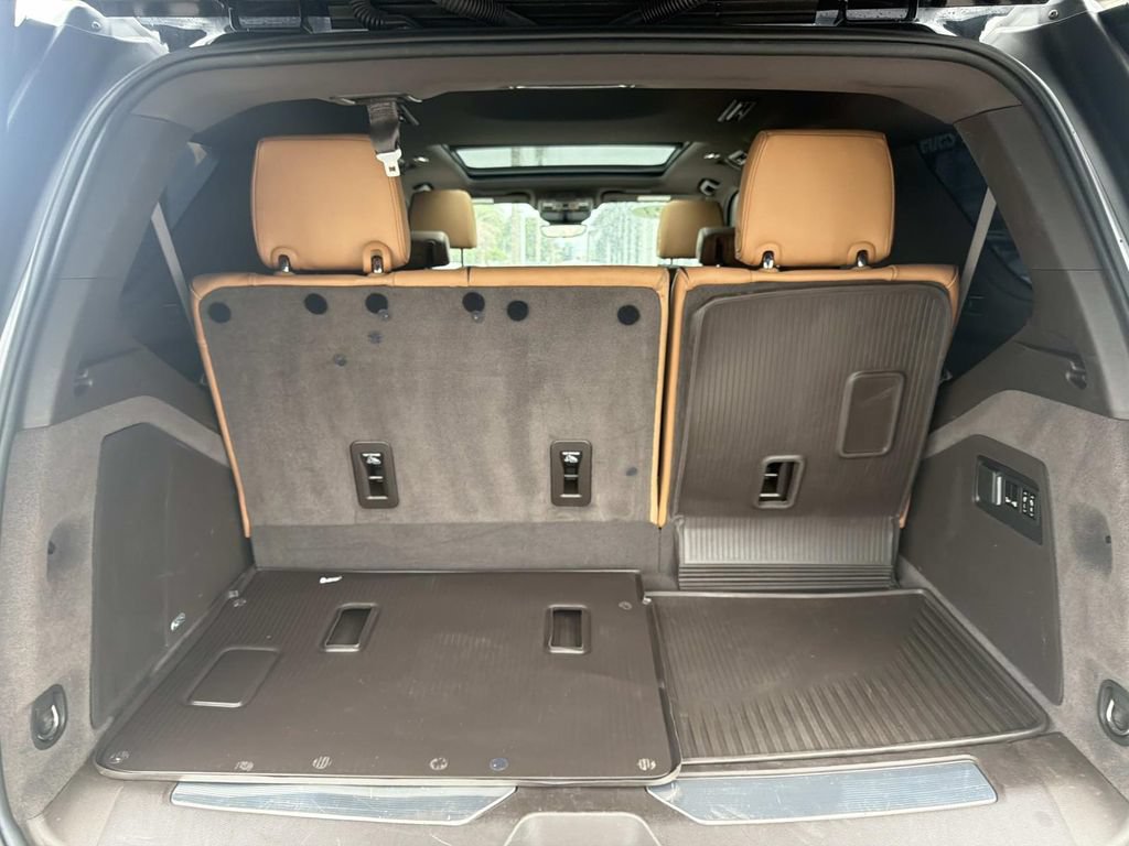 Used 2023 Cadillac Escalade Premium Luxury w/ LPO, Floor Liner Package AWD/4WD image 8