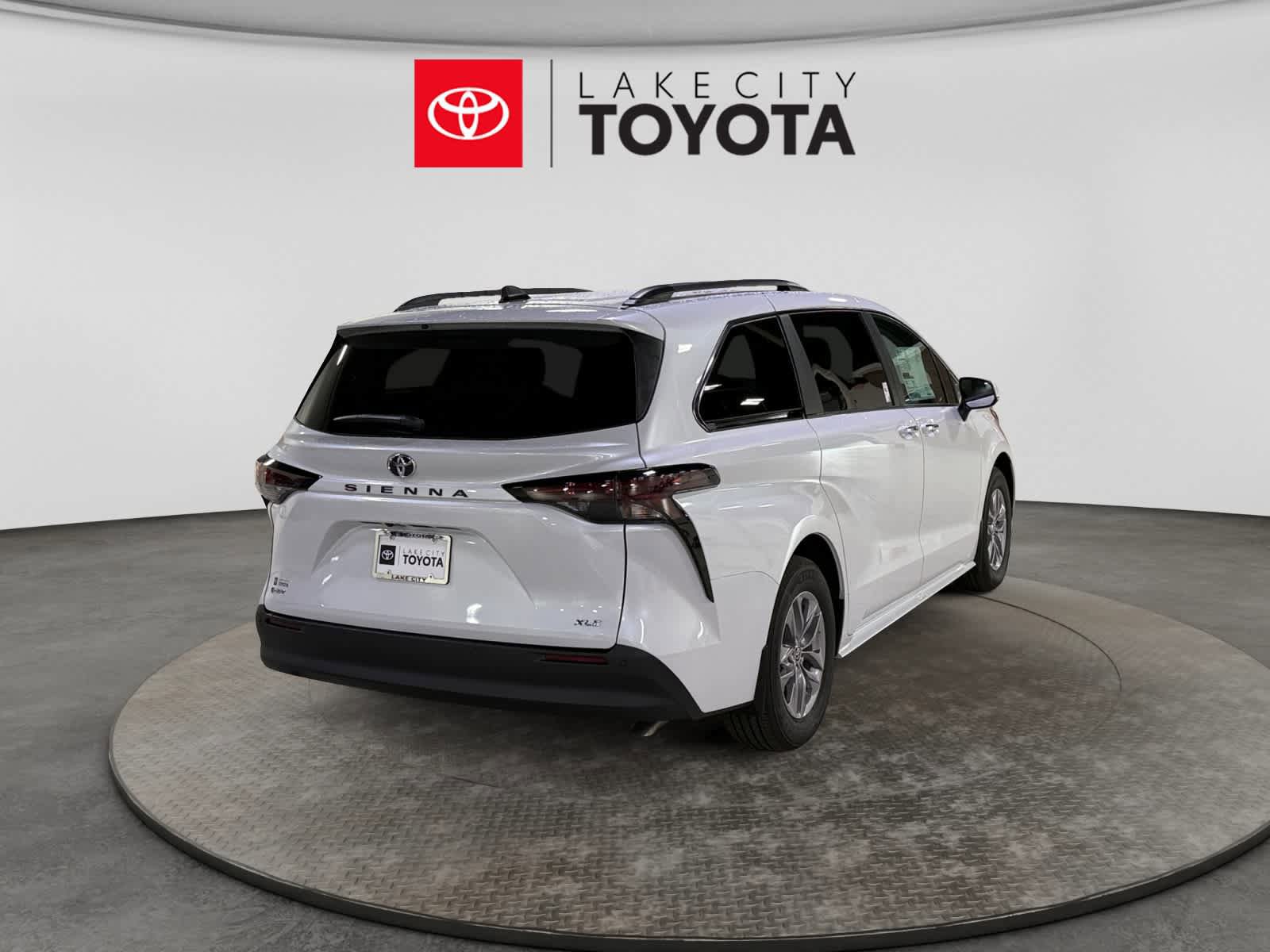 New 2026 Toyota Sienna XLE FWD image 6