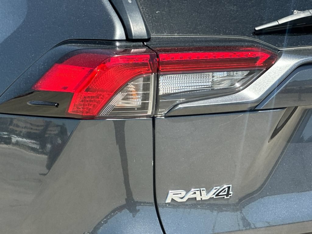 Used 2021 Toyota RAV4 XLE w/ Convenience Package FWD image 28