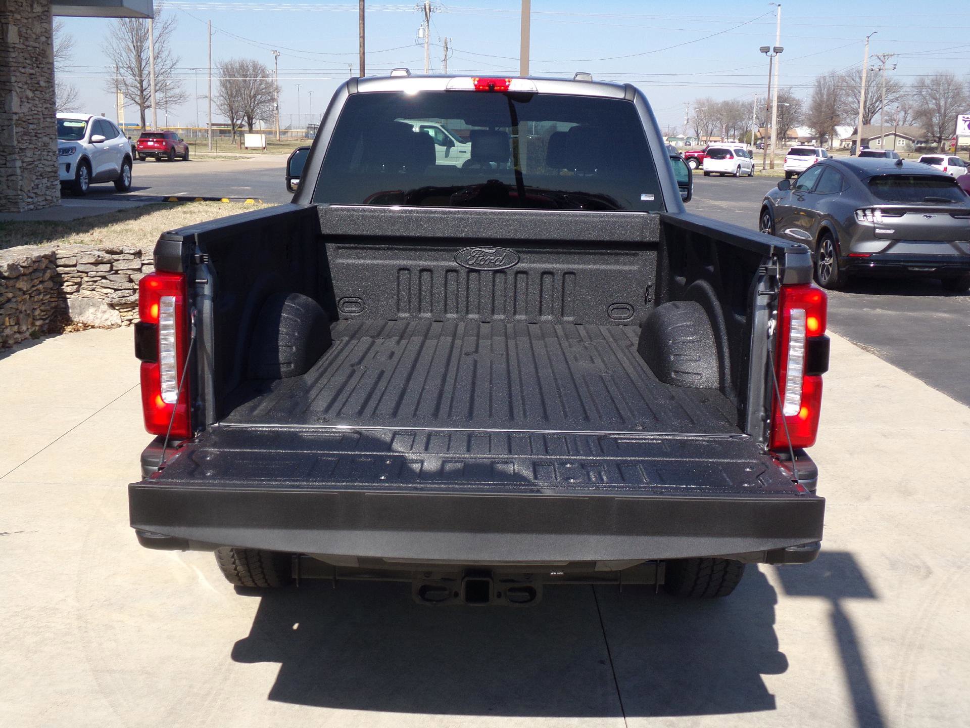 New 2025 Ford F250 Lariat w/ Chrome Package image 38