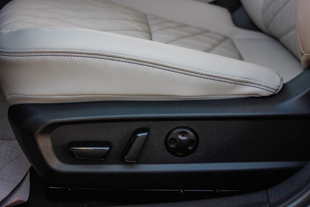 New 2026 Nissan Sentra SL w/ Floor Mat Package FWD image 25