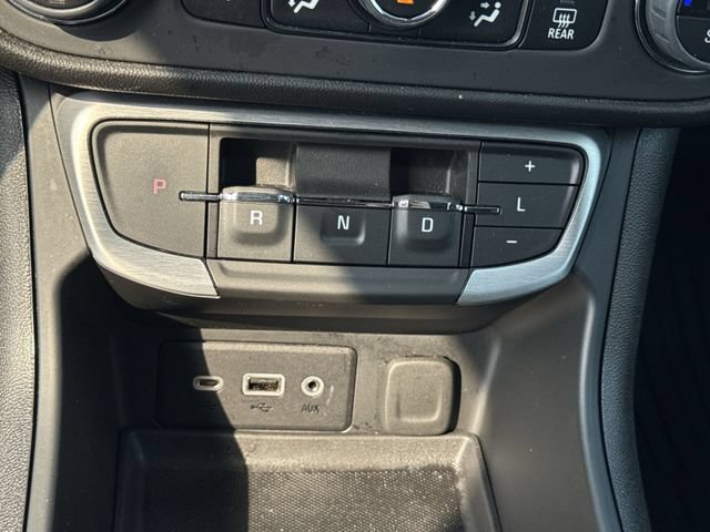 Used 2024 GMC Terrain SLE w/ Driver Convenience Package FWD image 15