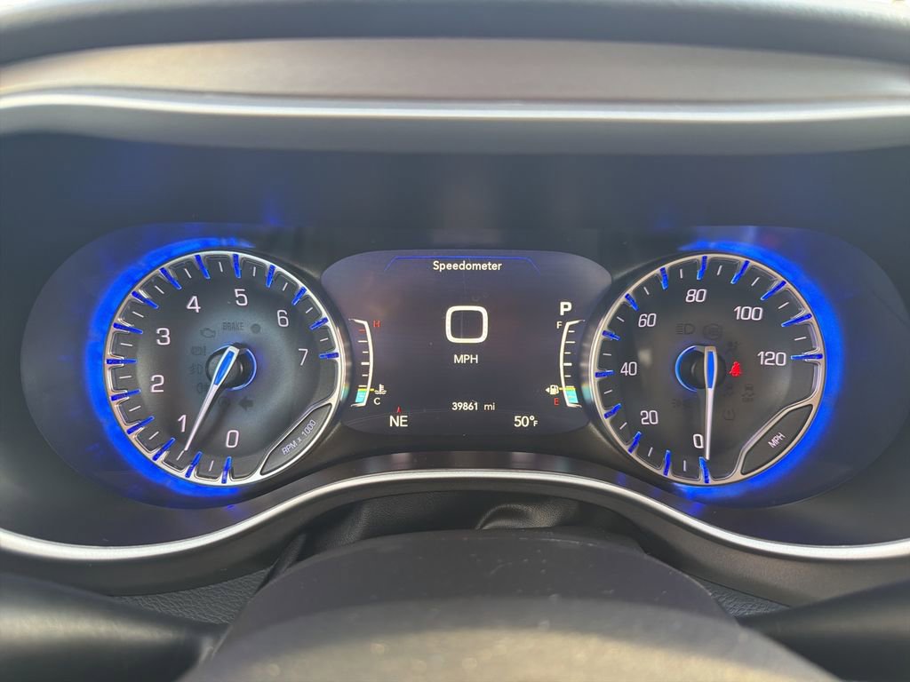 Used 2024 Chrysler Pacifica Touring-L FWD image 41