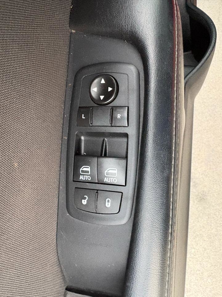 Used 2016 Dodge Challenger SXT RWD image 13