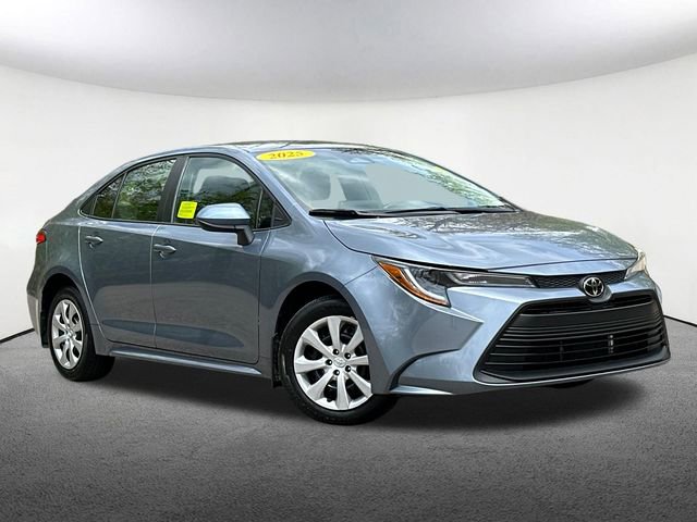 Used 2025 Toyota Corolla LE FWD image 2