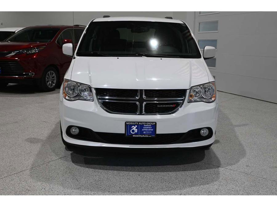 Used 2017 Dodge Grand Caravan SXT FWD image 4