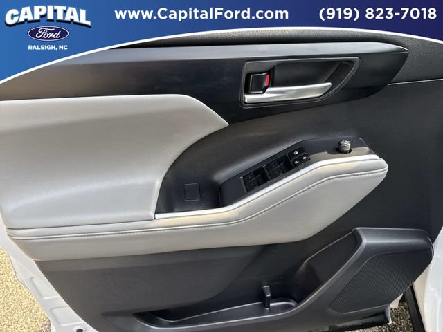 Used 2023 Toyota Highlander XLE AWD/4WD image 20