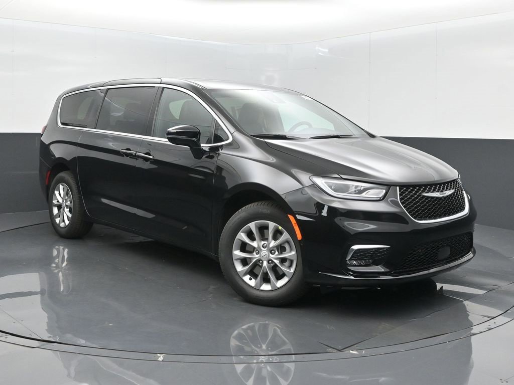 New 2026 Chrysler Pacifica Select image 1