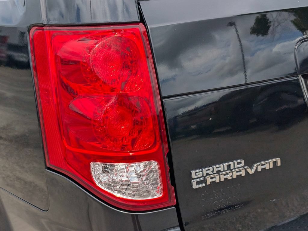 Used 2019 Dodge Grand Caravan SE w/ UConnect Hands-Free Group FWD image 10