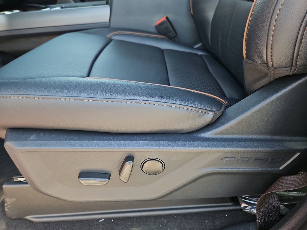 New 2026 Ford F350 Lariat w/ Black Appearance Package image 23