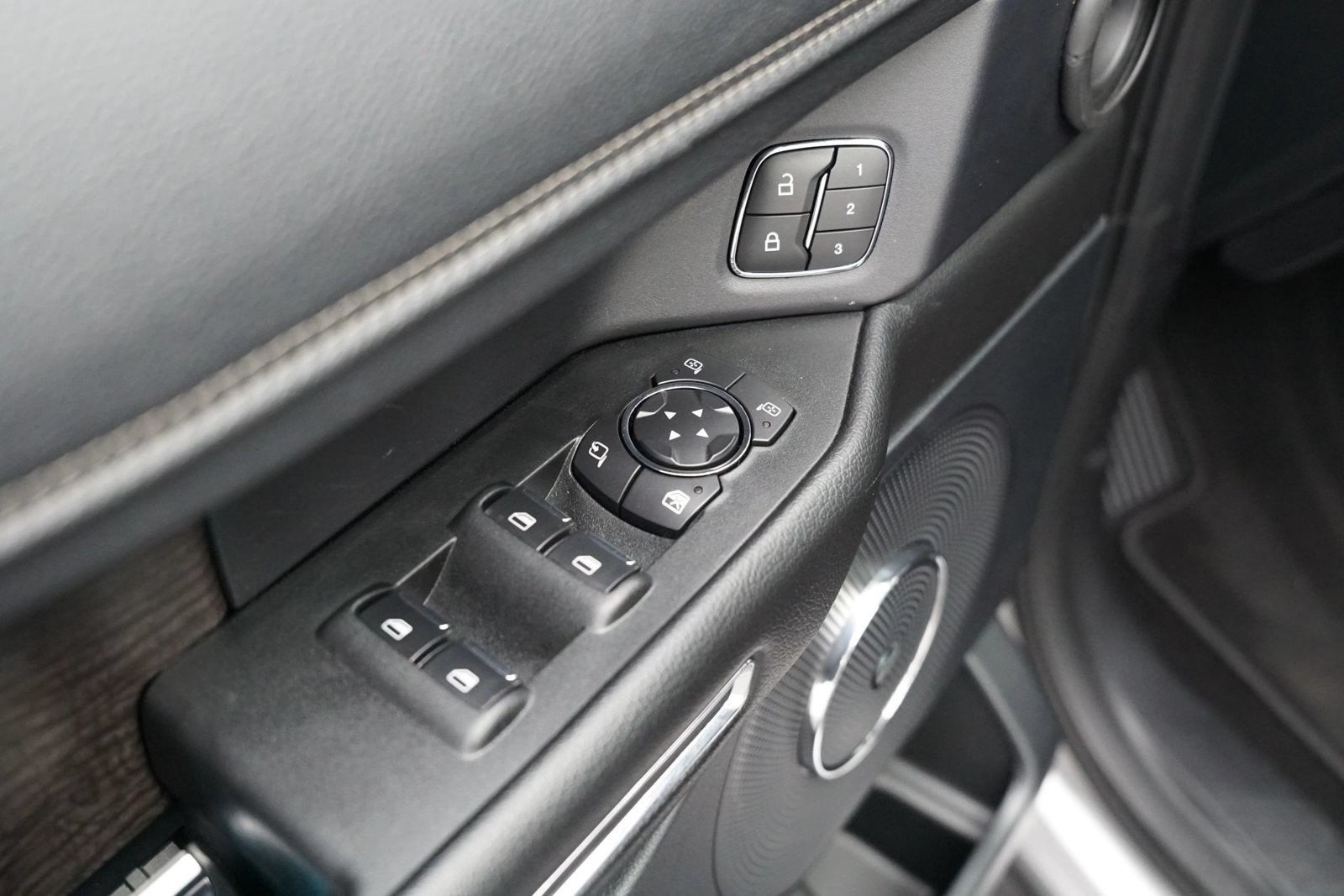 Used 2019 Ford Expedition Limited w/ Equipment Group 302A AWD/4WD image 19