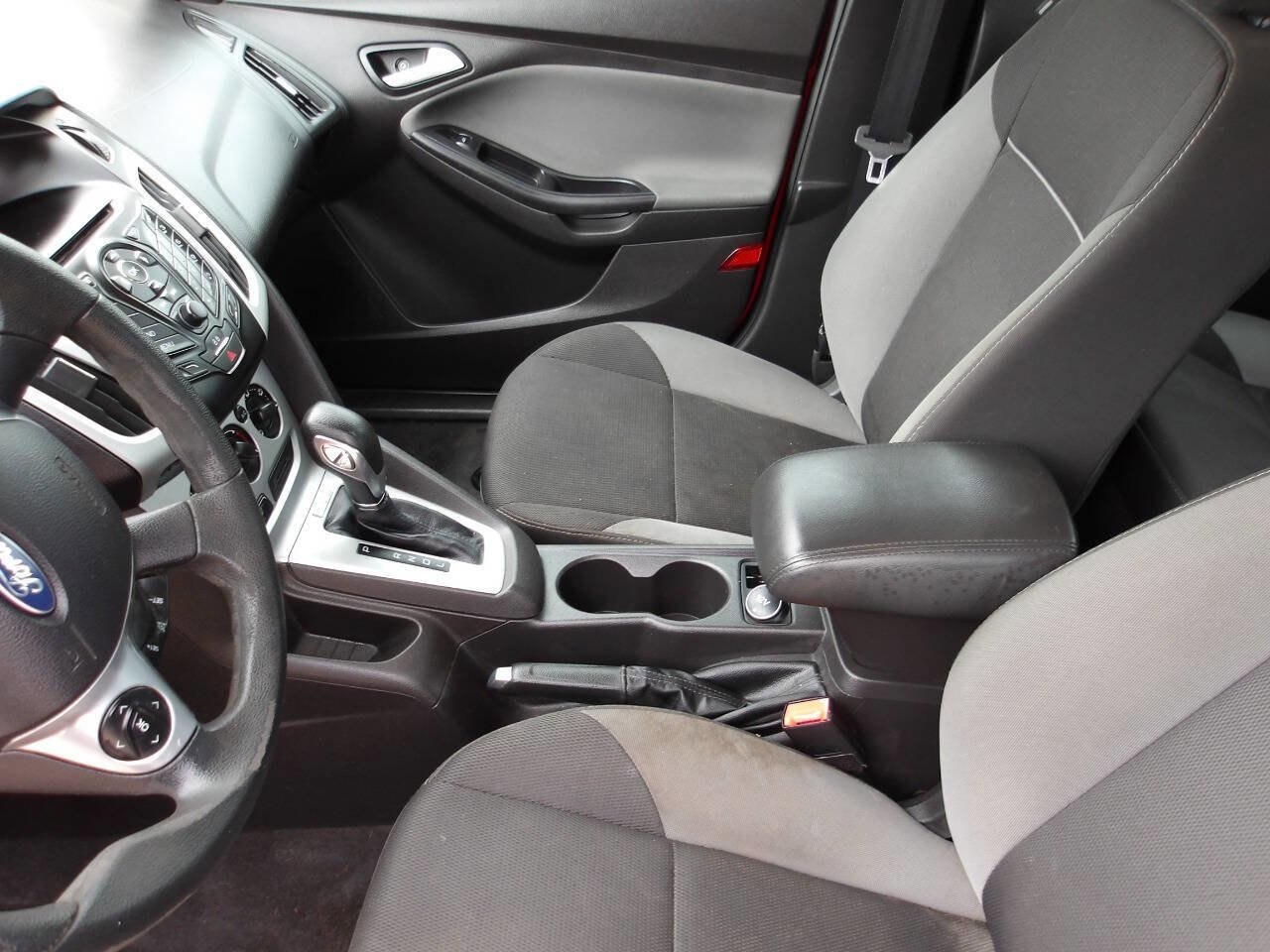 Used 2013 Ford Focus SE image 16