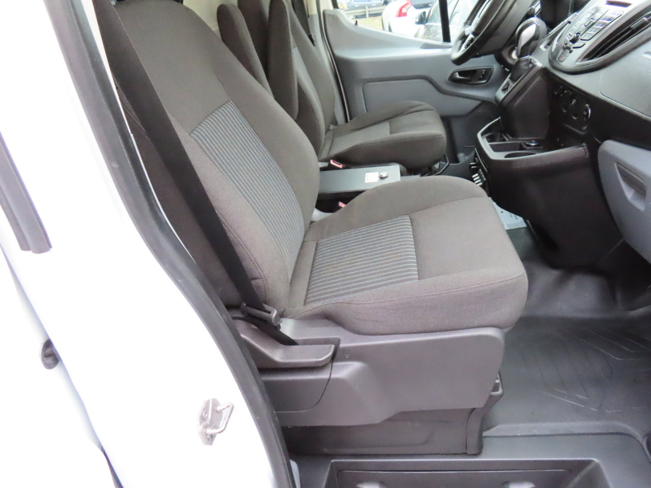 Used 2016 Ford Transit 250 130 Low Roof image 15