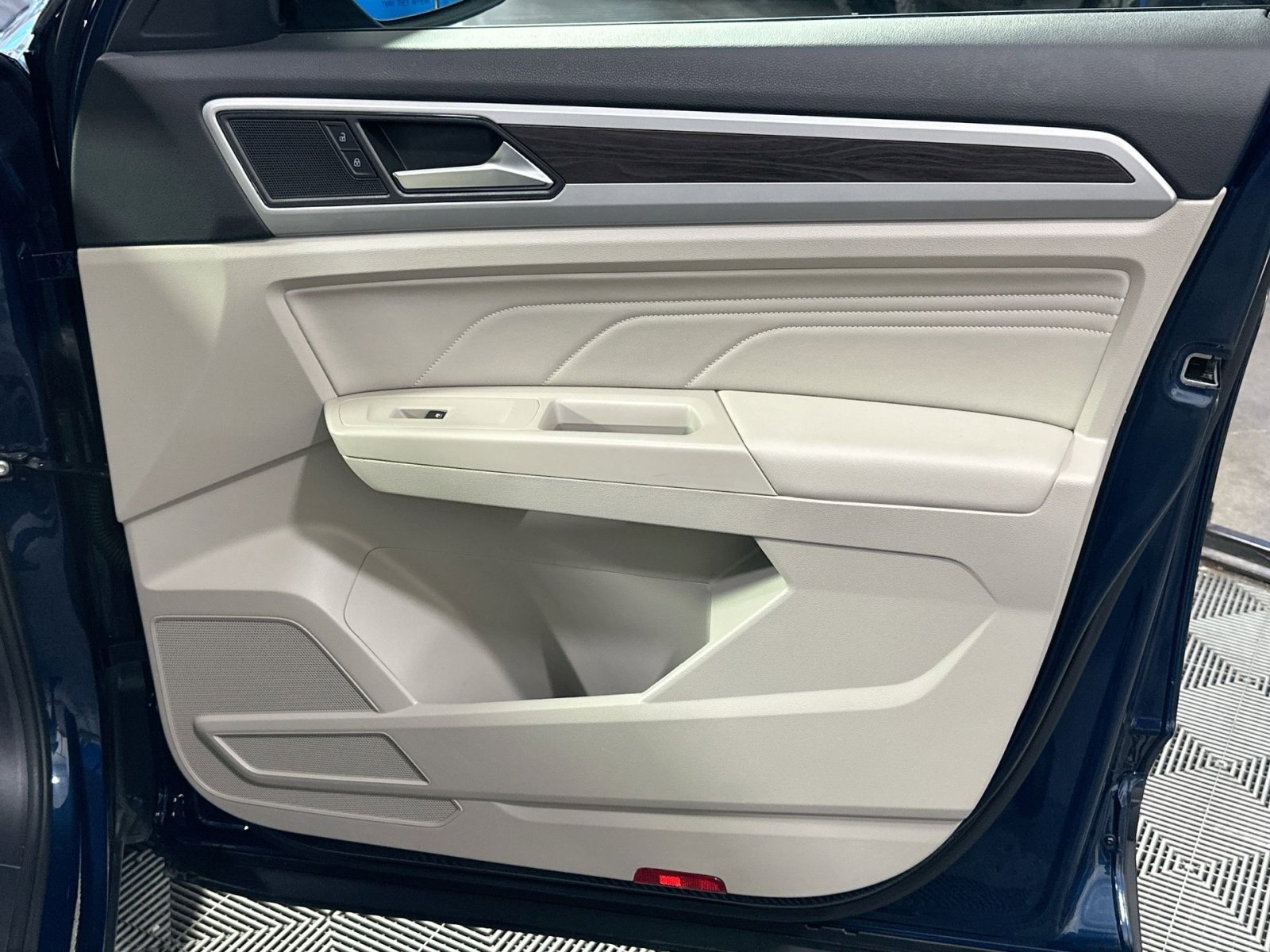 Used 2023 Volkswagen Atlas SE w/ Panoramic Sunroof Package image 36