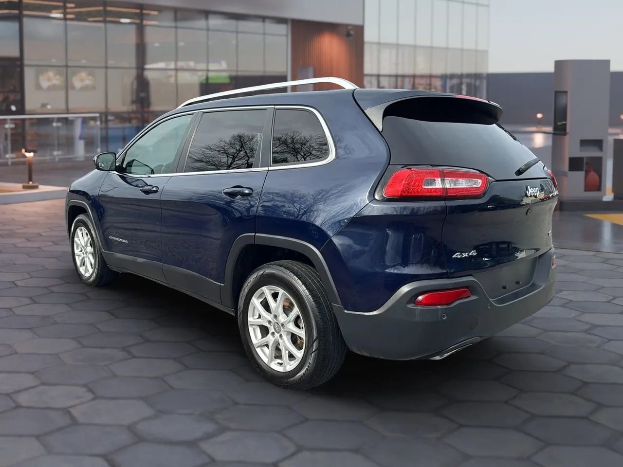 Used 2016 Jeep Cherokee Latitude w/ Comfort/Convenience Group image 7