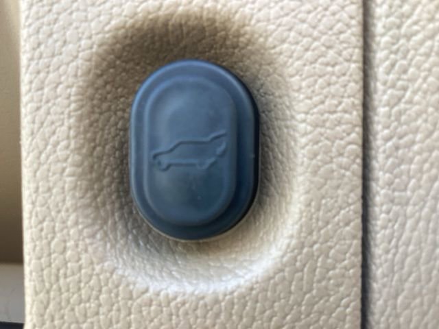 Used 2018 Cadillac Escalade Platinum image 18