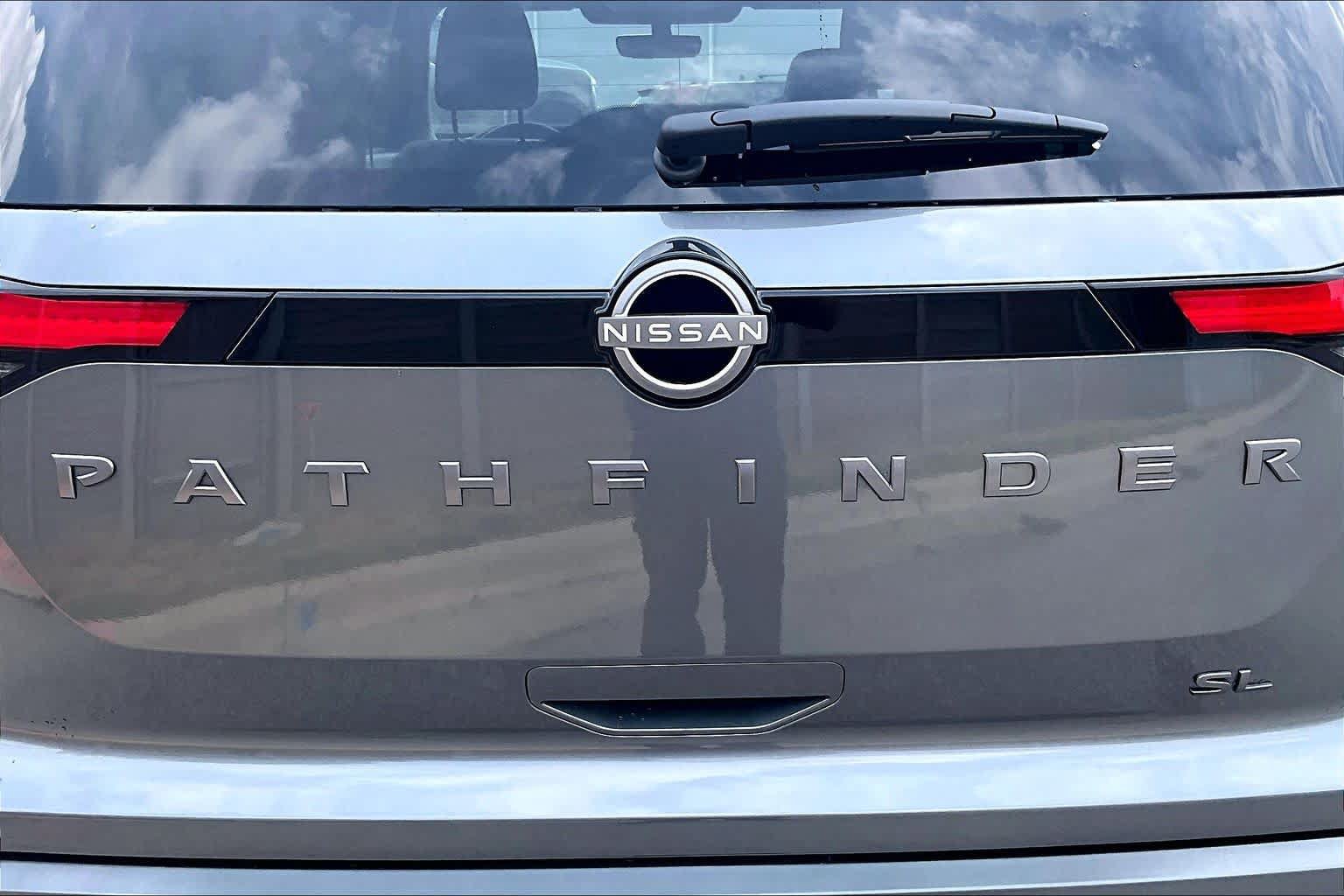 New 2026 Nissan Pathfinder SL FWD image 8