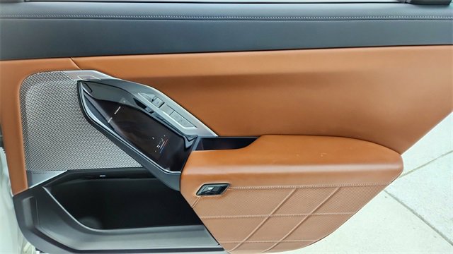 Used 2023 BMW 740i w/ Executive Package image 27