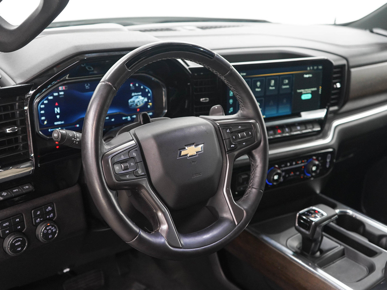 Used 2025 Chevrolet Silverado 1500 High Country AWD/4WD image 19