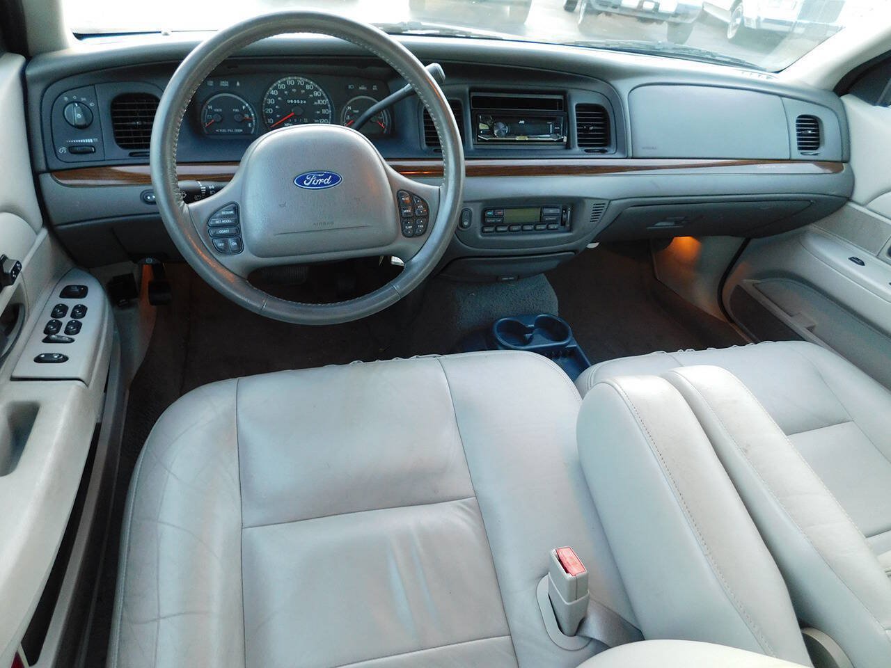 Used 2003 Ford Crown Victoria LX RWD image 16