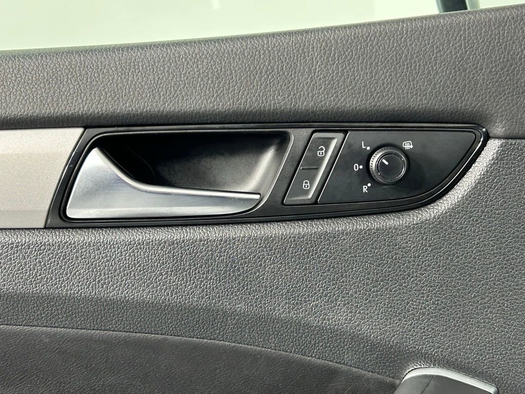 Used 2020 Volkswagen Passat 2.0T SE image 29