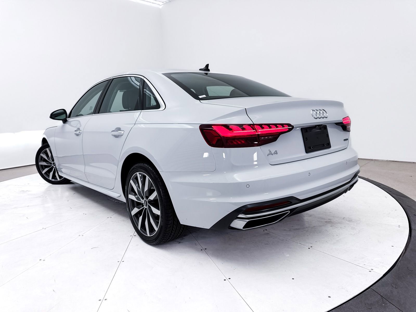 Used 2023 Audi A4 2.0T Premium w/ Convenience Package image 2