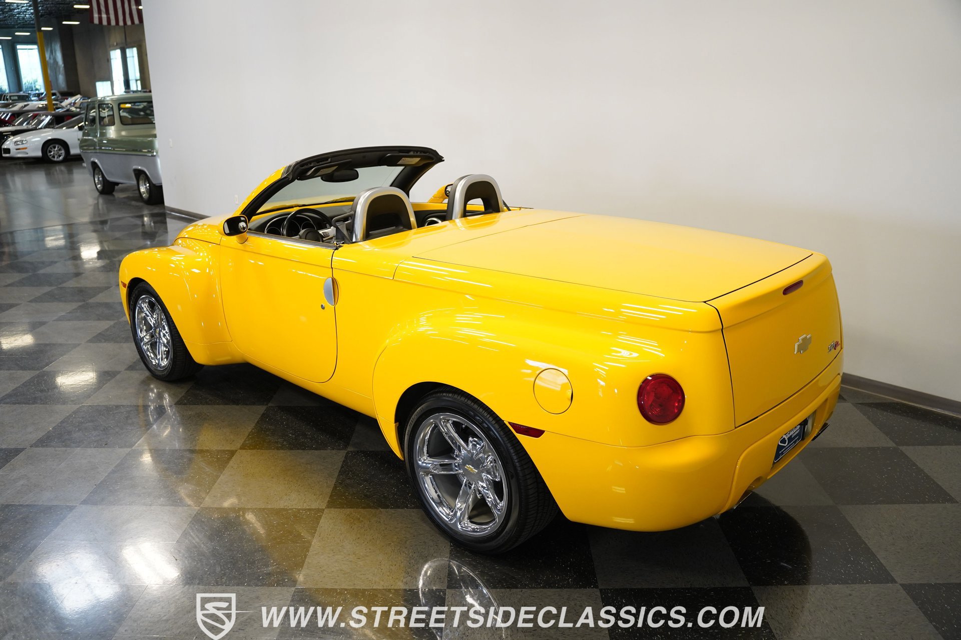 Used 2005 Chevrolet SSR w/ Preferred Equipment Group image 15