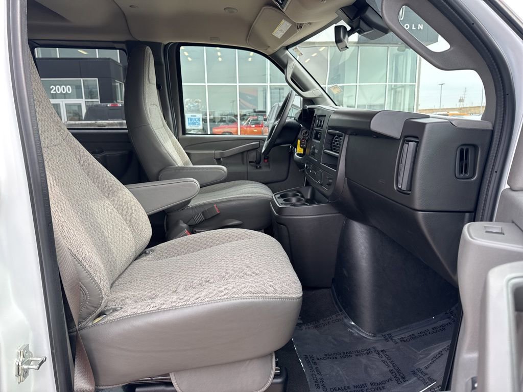 Used 2025 Chevrolet Express 3500 LT w/ LT Preferred Equipment Group image 27