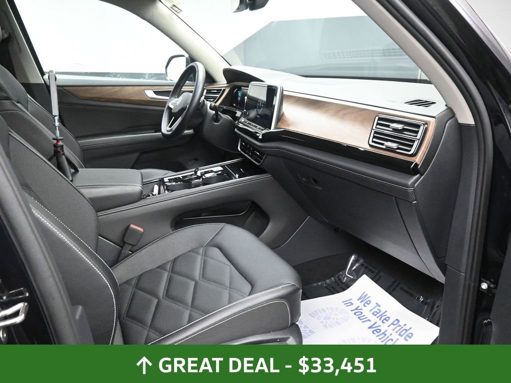Used 2025 Volkswagen Atlas SE image 21