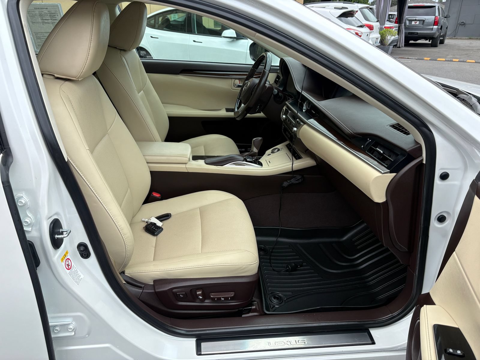 Used 2018 Lexus ES 350 w/ Navigation System Package FWD image 22