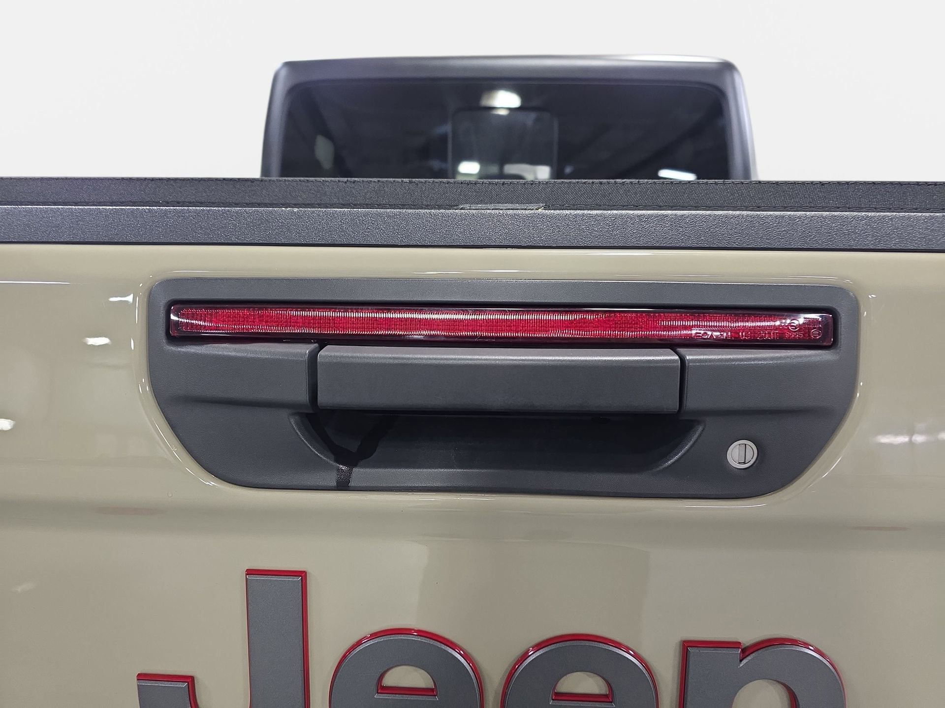 Used 2020 Jeep Gladiator Rubicon w/ Cold Weather Group AWD/4WD image 13