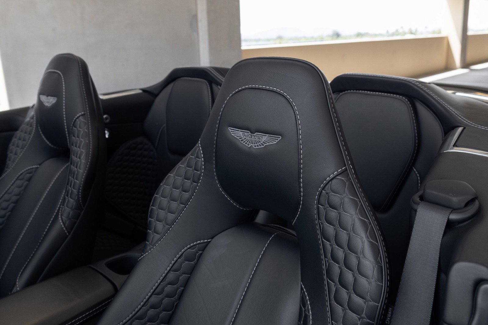Used 2015 Aston Martin Vanquish Volante RWD image 58