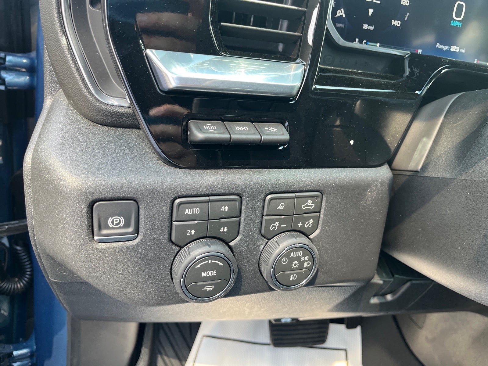 New 2026 Chevrolet Silverado 2500 LTZ w/ LTZ Plus Package AWD/4WD image 24