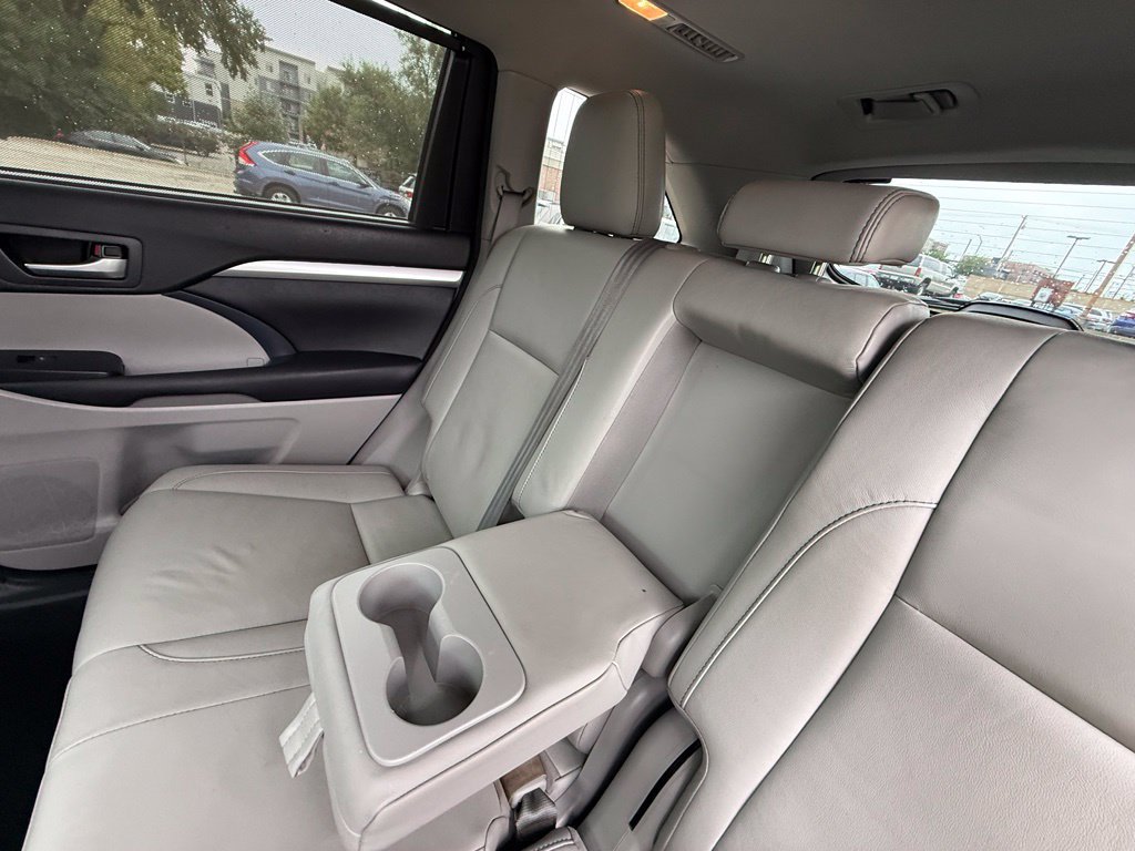 Used 2016 Toyota Highlander XLE AWD/4WD image 30