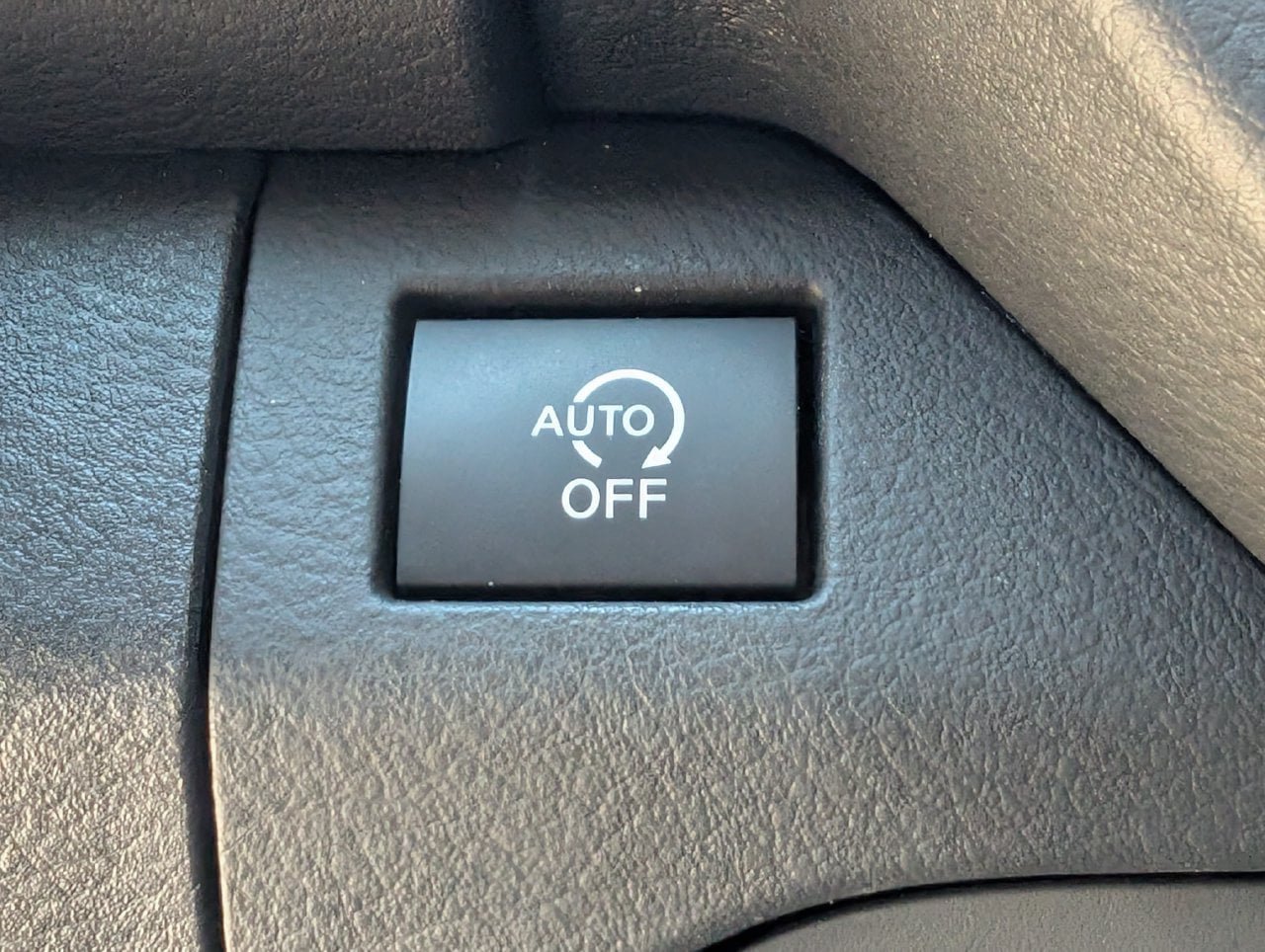 Certified 2025 Nissan Frontier SL RWD image 18