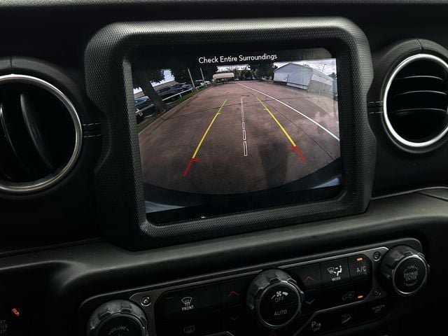 Used 2018 Jeep Wrangler Unlimited Sahara AWD/4WD image 17