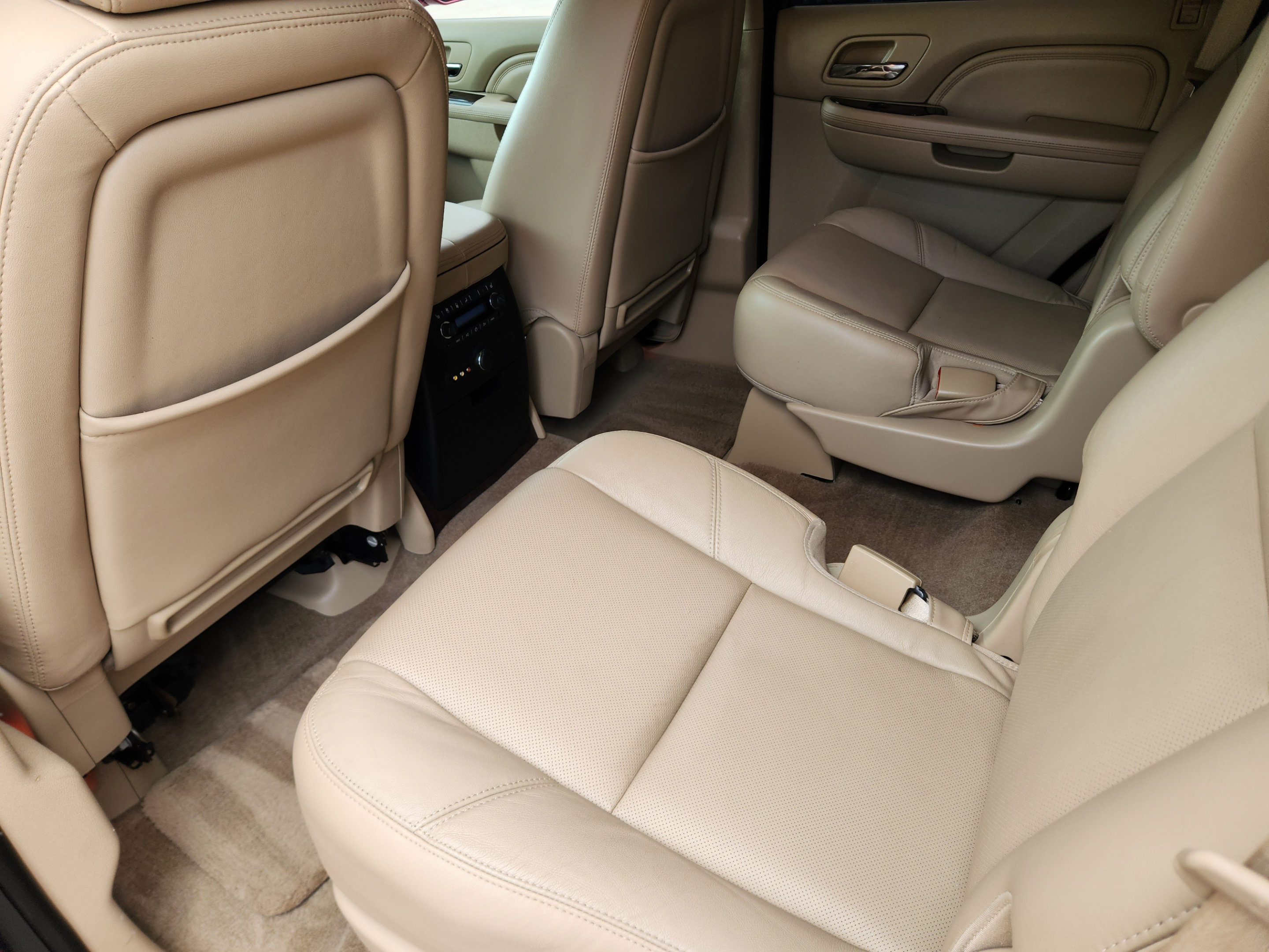 Used 2014 Cadillac Escalade Premium AWD/4WD image 27
