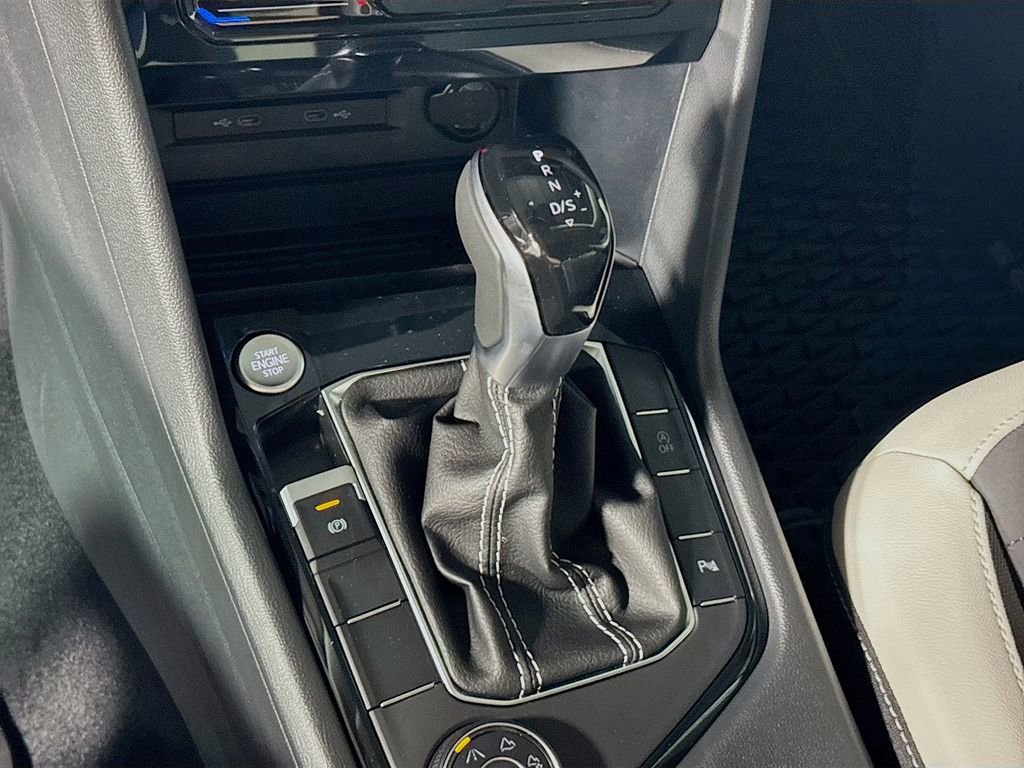 New 2025 Volkswagen Taos SE image 17