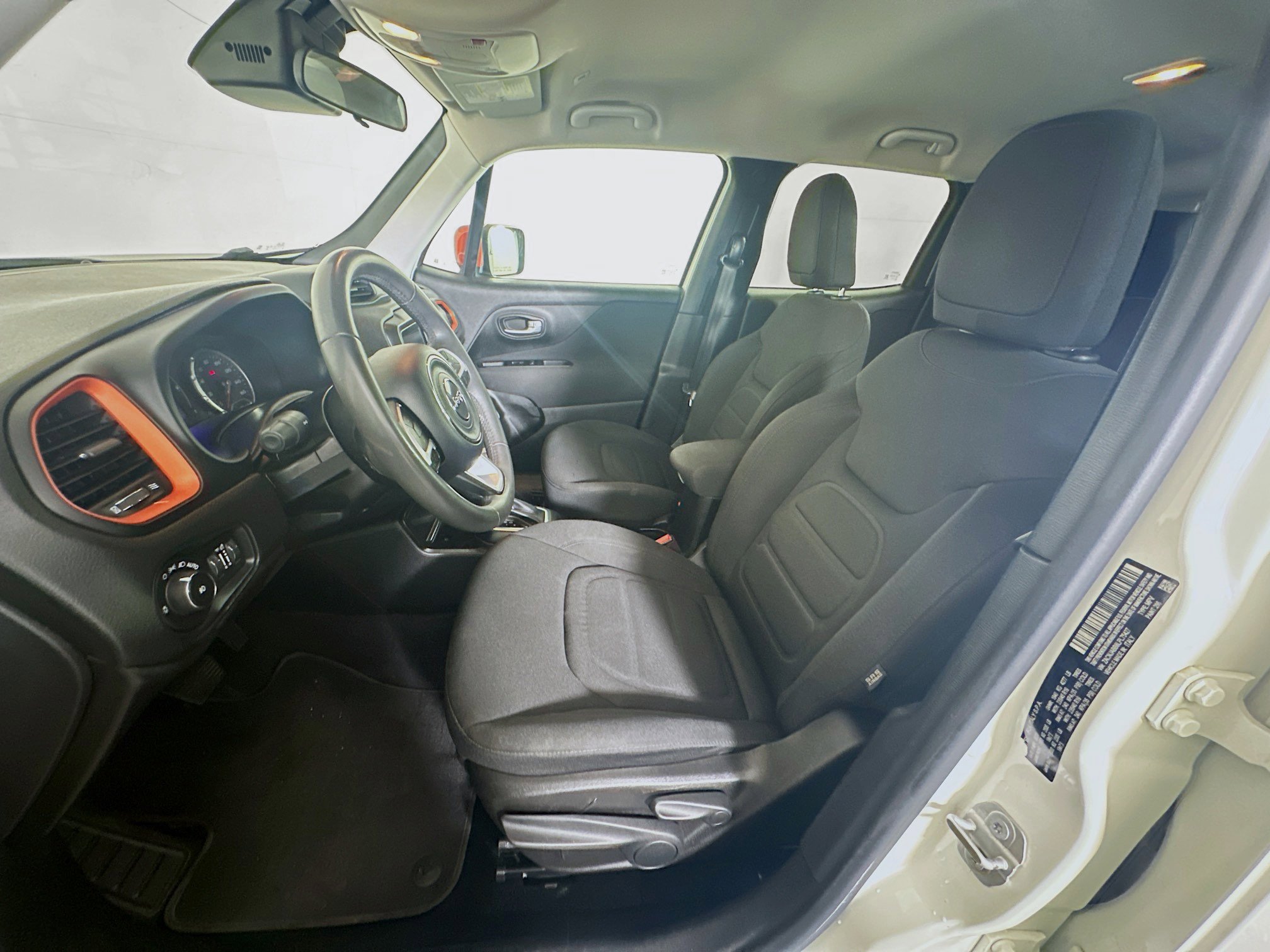Used 2020 Jeep Renegade Latitude FWD image 13