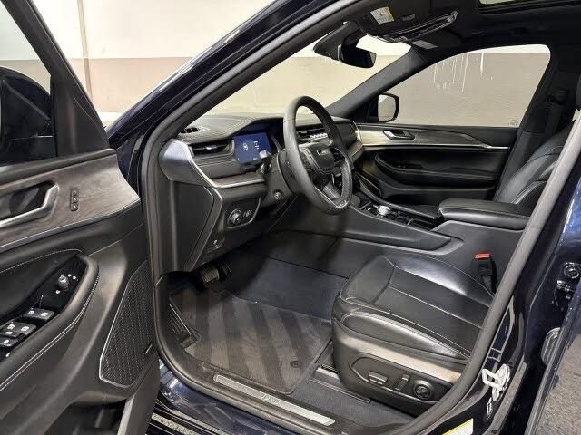 Used 2023 Jeep Grand Cherokee L Overland AWD/4WD image 11