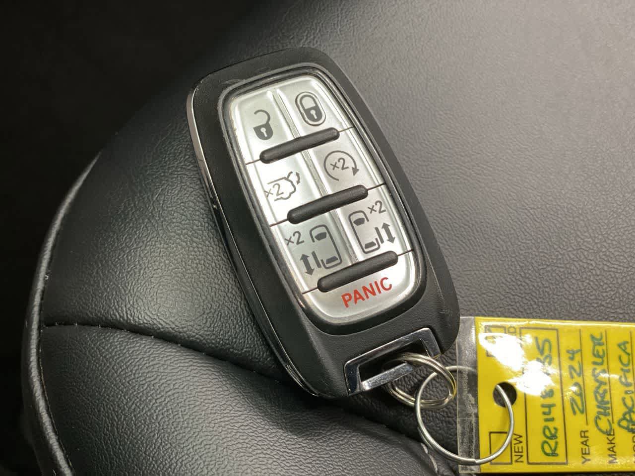 Used 2024 Chrysler Pacifica Touring-L FWD image 27