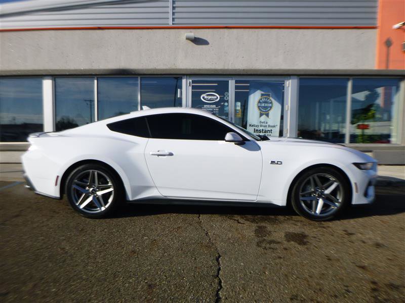 Used 2024 Ford Mustang GT RWD image 4